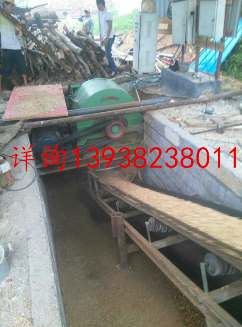 振治機械大型香菇料木耳料木材粉碎機現場(chǎng)